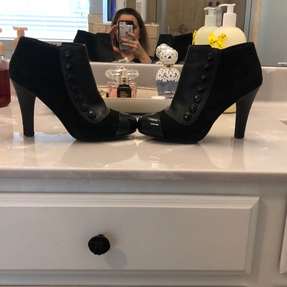 GB by Gianni Bini booties